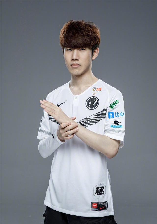 许多细致的 许多细致的