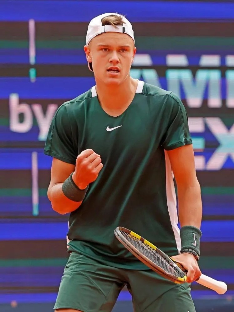 使他吸引了 使他吸引了